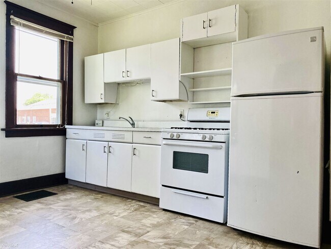Foto del edificio - 3 br, 1 bath House - 344 S Main St