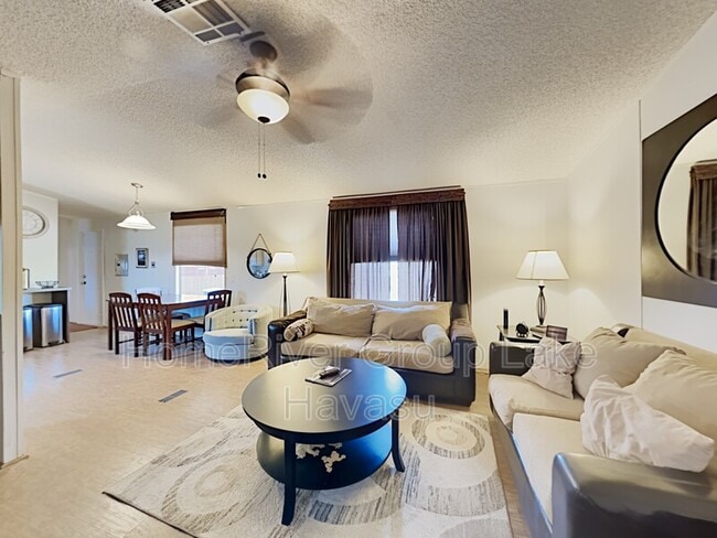 Foto del edificio - 3077 Jennie Ln
