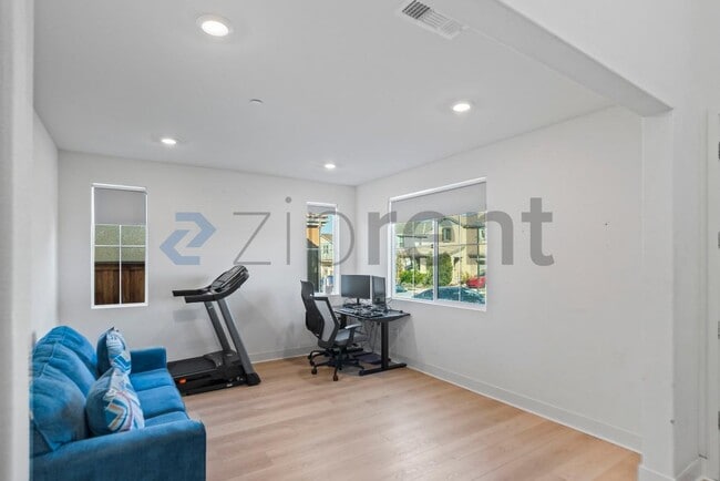 Foto del edificio - 6795 Paseo St