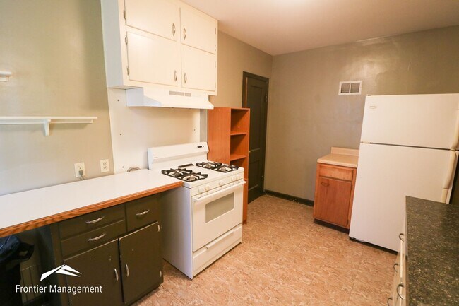 Foto del edificio - Awesome 3 bedroom 1 bathroom home located close to Aggieville and Campus!