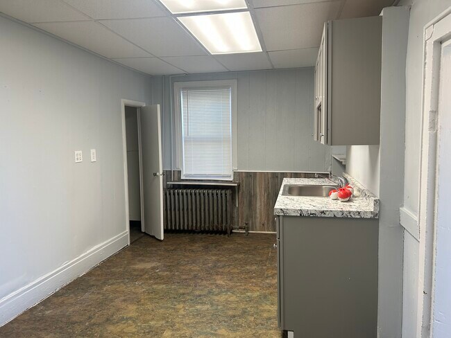 Building Photo - 127 Larkfield Rd