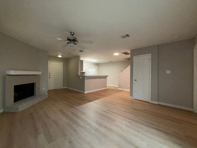 Building Photo - Ginder Properties2 (2906 Kestrel Dr)