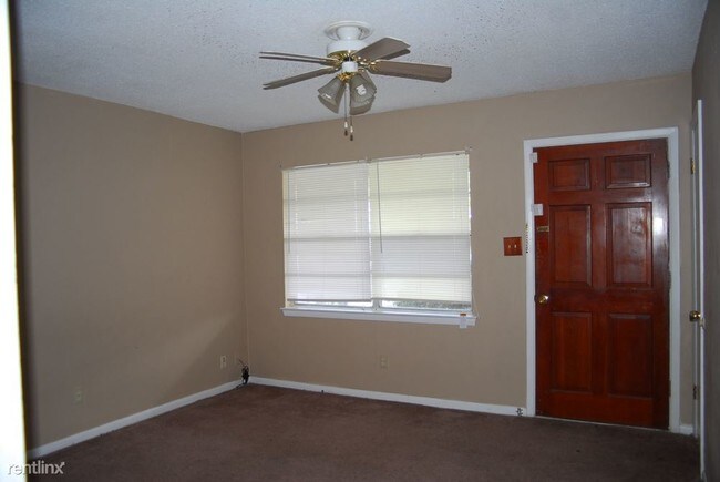 Building Photo - 3 br, 1.5 bath House - 105 Ben Dr
