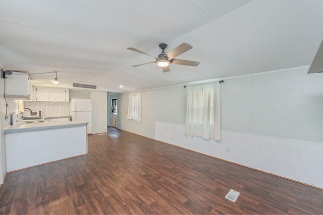 Building Photo - 2725 FL-83