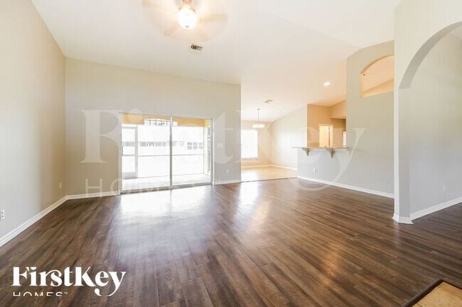 Foto del edificio - 2708 NW 1st St