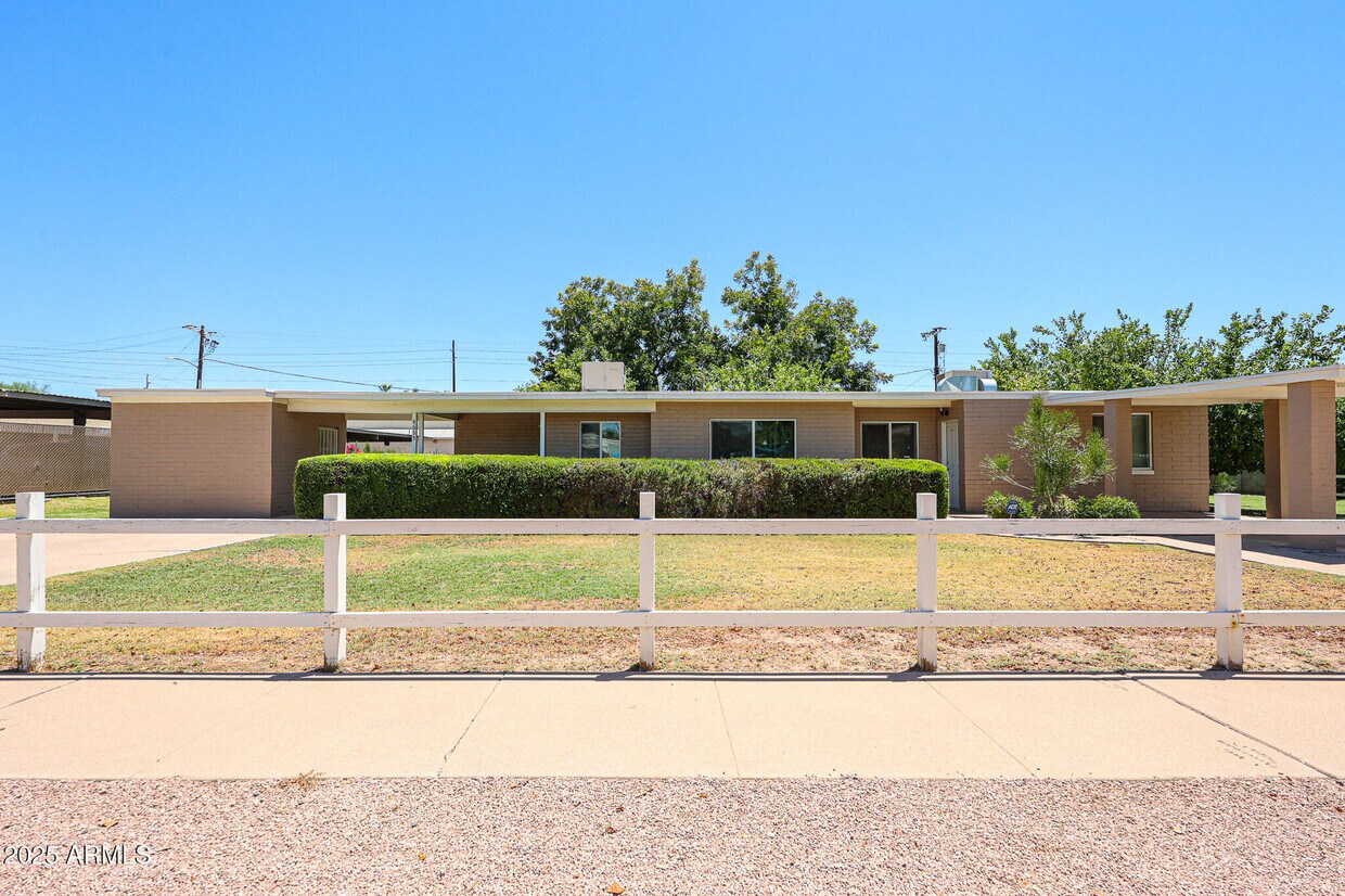 Primary Photo - 4635 N 11th Pl