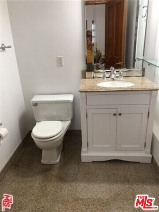 Foto del edificio - 808 Sierra Dr