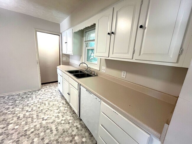 Building Photo - Adorable Brick Raised Ranch