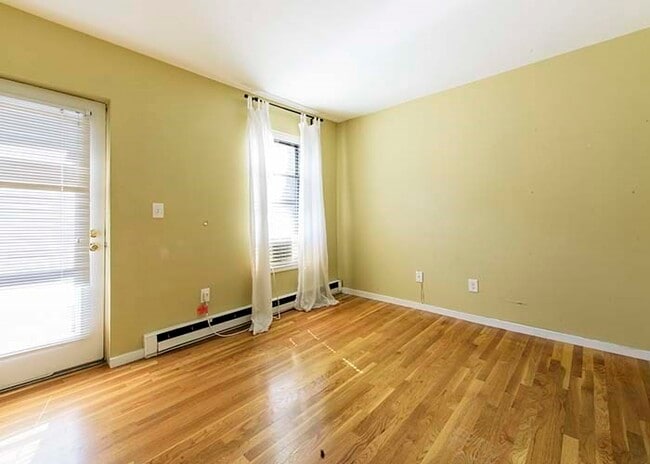 Building Photo - 15 E Springfield St