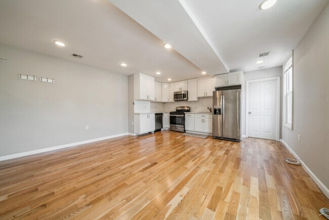Building Photo - 370 5th St