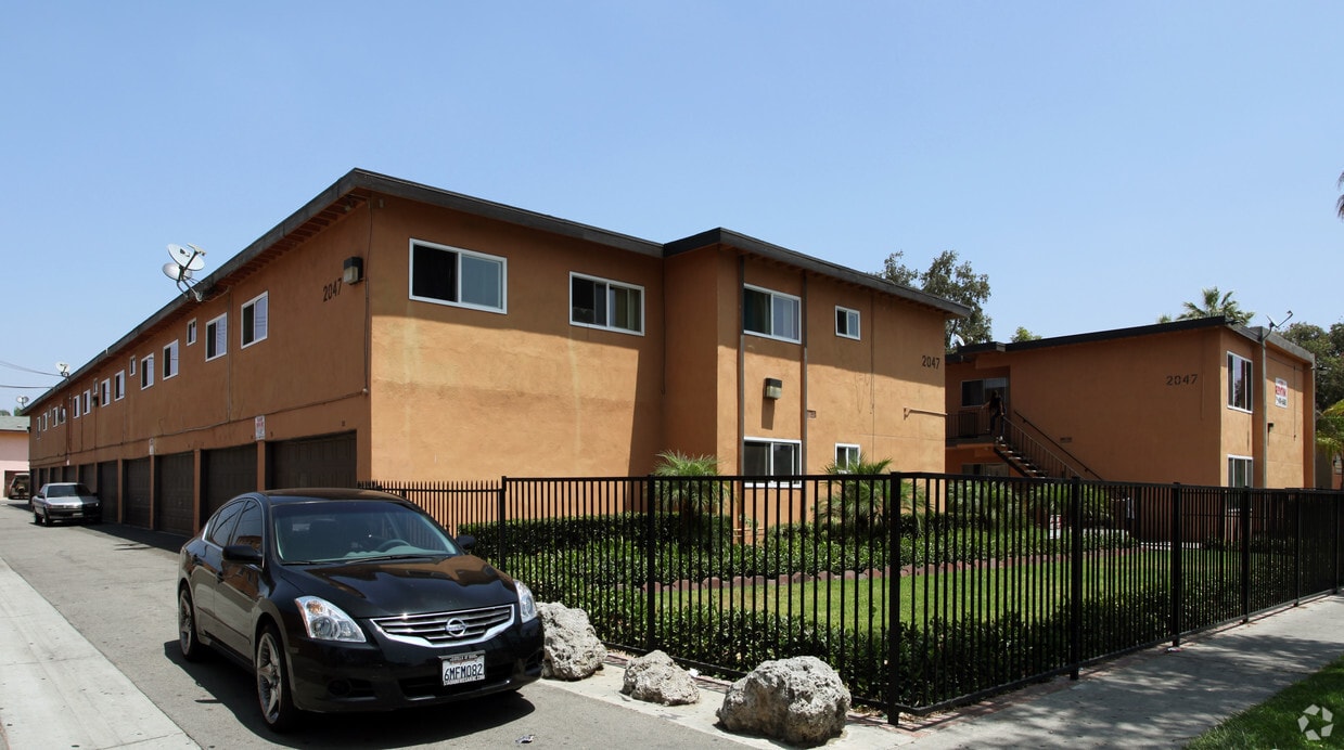 Building Photo - 2047 S Mountain View Ave
