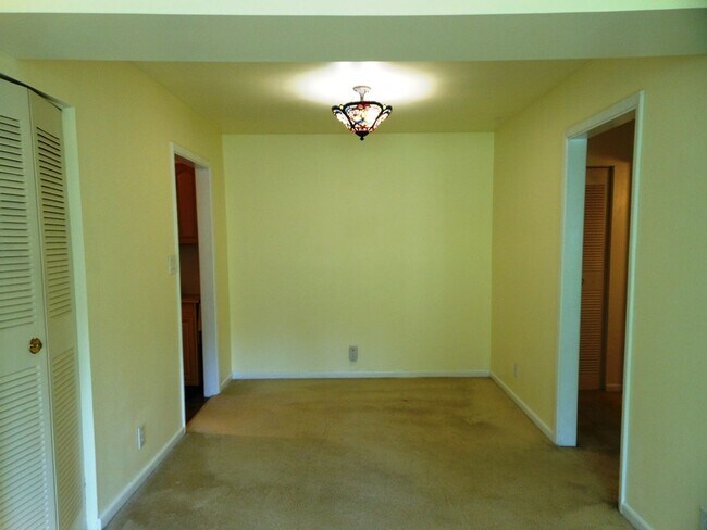 Foto del edificio - 2527 Hydraulic Rd