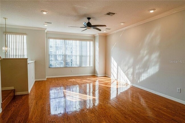 Building Photo - 3043 Pointeview Dr