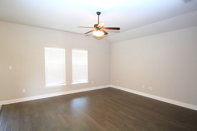 Foto del edificio - Spacious 3-Bedroom, 2-Bath Brick Home in N...