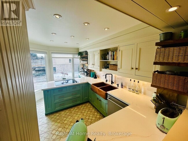 Building Photo - 109 Brant St