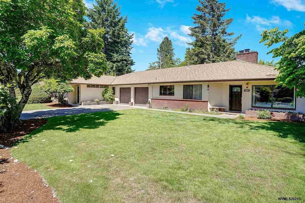 Foto principal - 2325 NW Hazel Ave