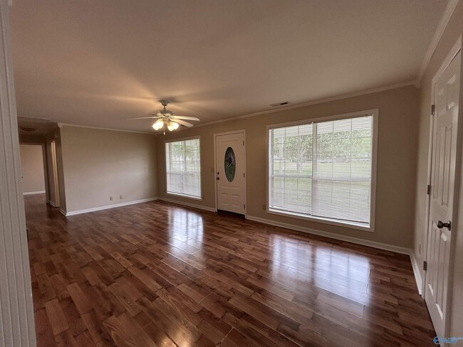 Foto del edificio - 6873 Old Railroad Bed Rd