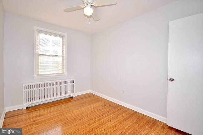 Foto del edificio - 8037 Pine Rd