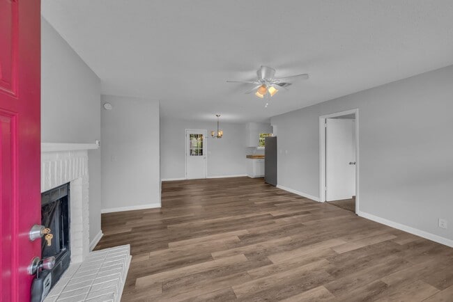 Building Photo - 212 Trailway Cir