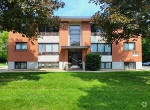 Building Photo - Quattro One, Two, Three and Four