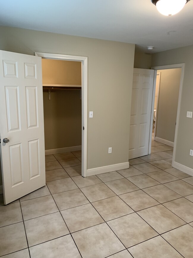 Building Photo - 4877 Montegut St