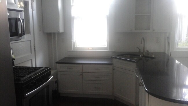 Foto del edificio - Large single family home in Westside neigh...