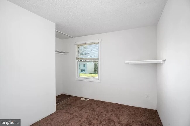 Building Photo - 120 Gooseneck Ct