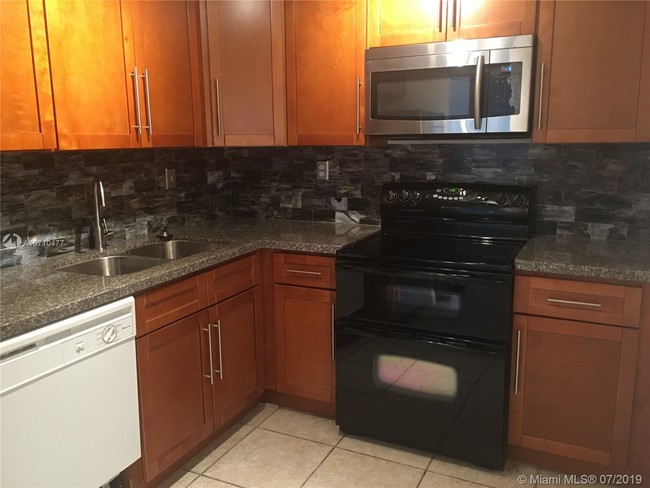 Foto del edificio - 6701 NW 169th St