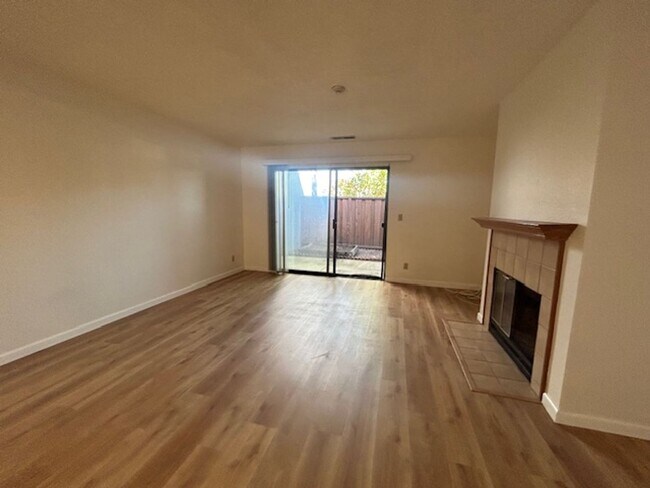 Foto del edificio - BEAUTIFUL 2BD/2BA PROPERTY AVAILABLE FOR R...