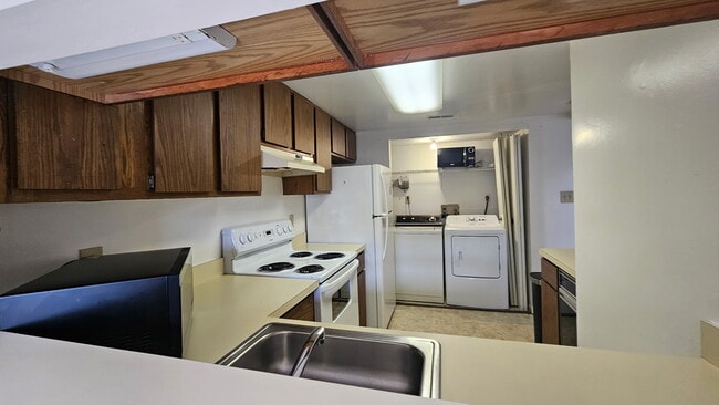 Building Photo - 450 Abbotsleigh Ct