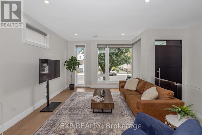 Building Photo - 1 - 4A HURON AVENUE N