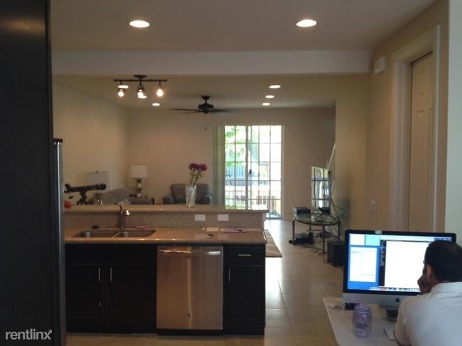 Building Photo - 109 E Coda Cir