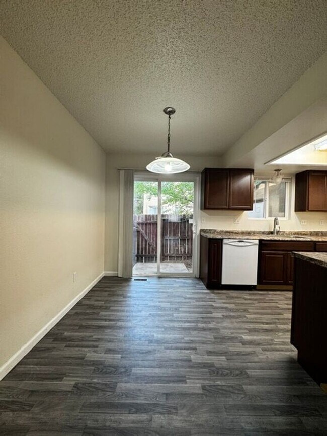 Building Photo - 3014 Starlight Cir