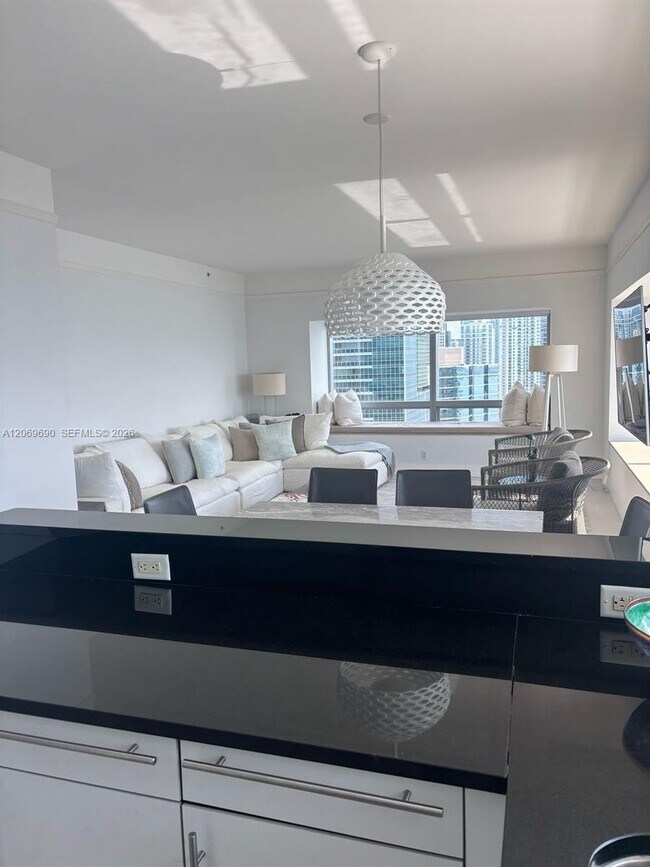 Building Photo - 1435 Brickell Ave