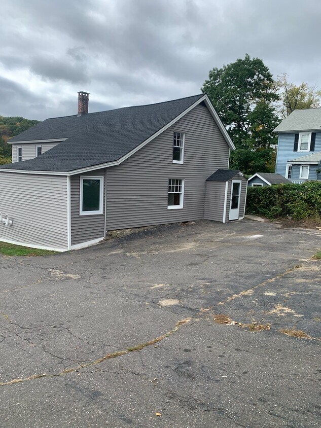 Primary Photo - 840 Main St