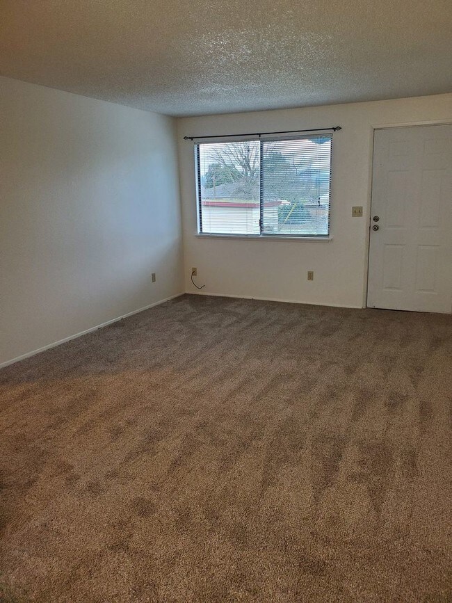 Foto del edificio - 2726 Pine Rd NE
