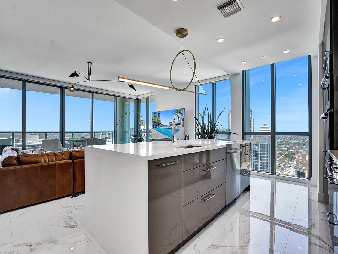 Primary Photo - 100 E Las Olas Blvd