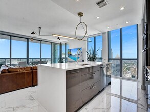 Building Photo - 100 E Las Olas Blvd