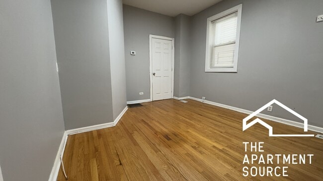Foto del edificio - 2655 W Homer St