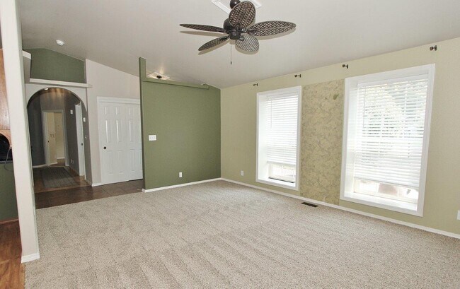 Foto del edificio - 6153 N Portsmouth Ave