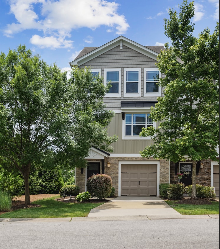 Spacious 3-Bedroom/3.5 Bathroom End-Unit T... - Spacious 3-Bedroom/3.5 Bathroom End-Unit T...
