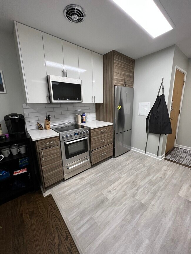 Foto del edificio - 452 W Oakdale Ave