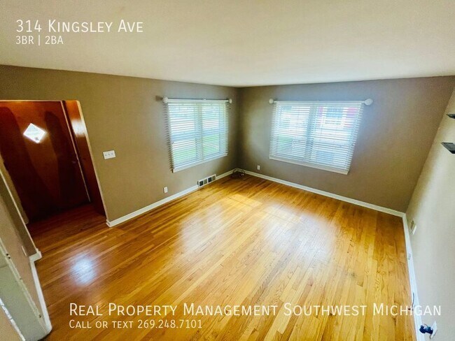 Building Photo - MOVE IN TODAY! 3 Bedroom Home in St. Joe