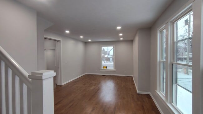 Building Photo - 223 Ash St