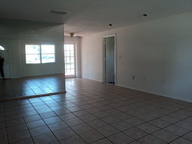 Foto del edificio - 4733 Webber St