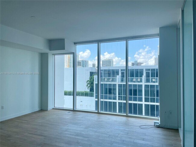 Foto del edificio - 1040 Biscayne Blvd