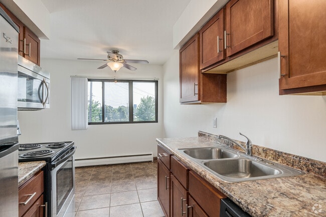 2BR, 1BA - 868SF - Town Terrace Apartments