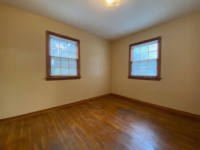 Foto del edificio - Two bedroom, one bathroom double in Spring...