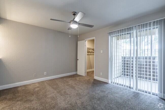 1 habitación, 1 baño - 561 pies cuadrados - Dormitorio - Flintridge Apartments