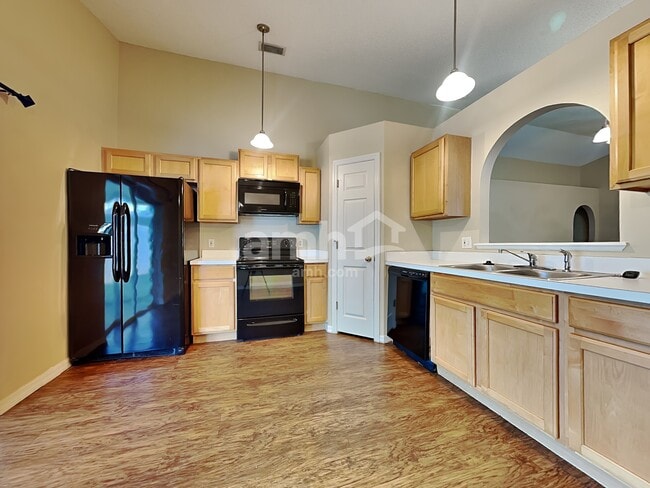 Building Photo - 5920 Rotella Dr